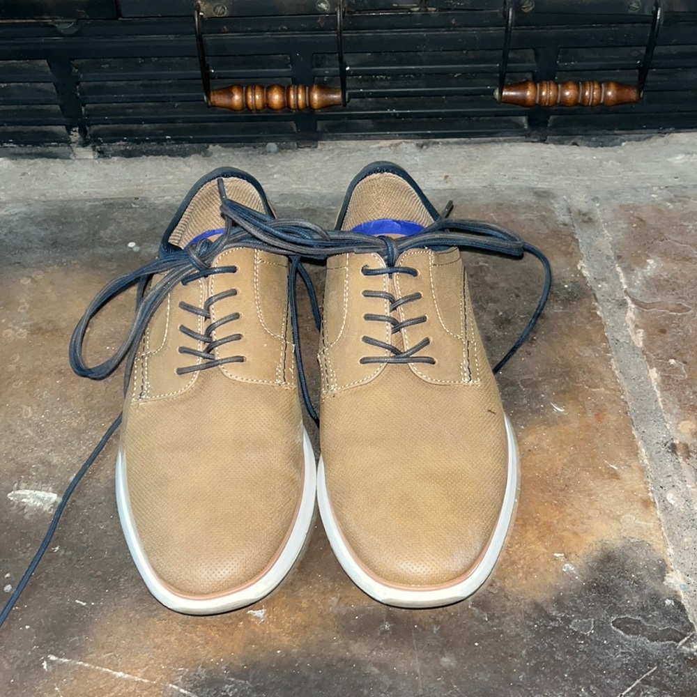 Men’s size 8 dress shoes
